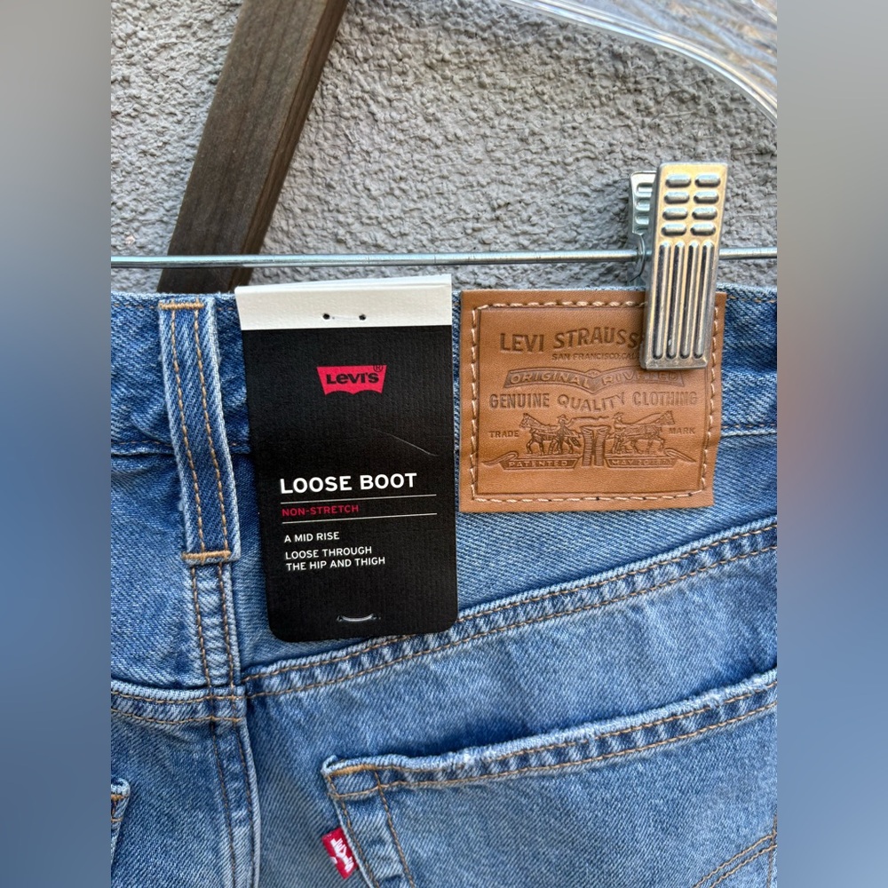 Levi’s Loose Boot in Easy Days - Medium Wash New with Tags! - Picture 8 of 9
